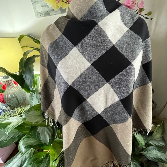 Burberry Square Scarf. - Picture 7 of 14